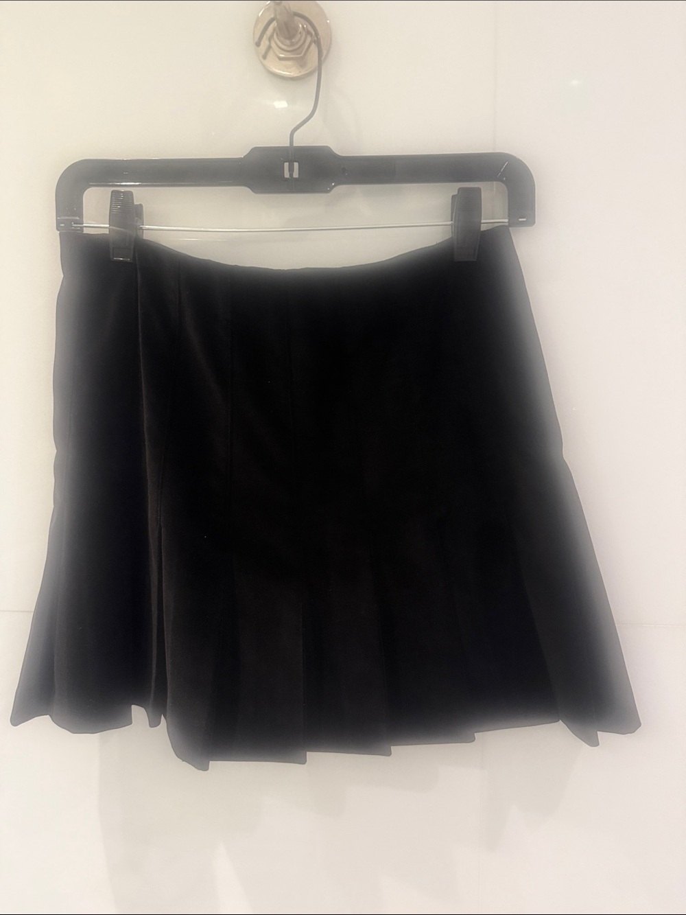 Alice and Olivia Black Velvet Pleated Mini Skirt size 2